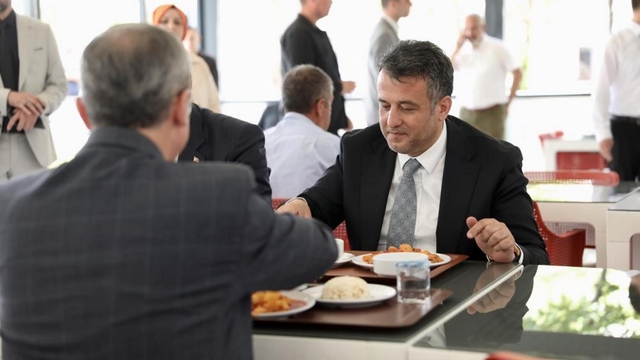 Samsun'da soğuk kış günlerinde iç ısıtan hizmetler
Kış günlerinde vatandaşa sıcak çorba uygulaması