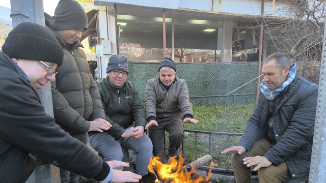 Soğuk havalar en fazla pazarcı esnafını etkiledi