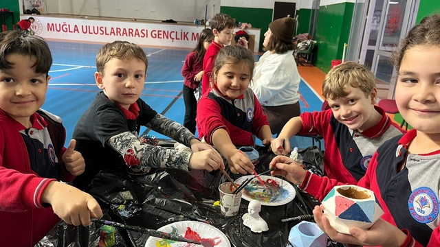 Menteşe'de çocuklar geleneksel oyunlarla geleceğe hazırlanıyor