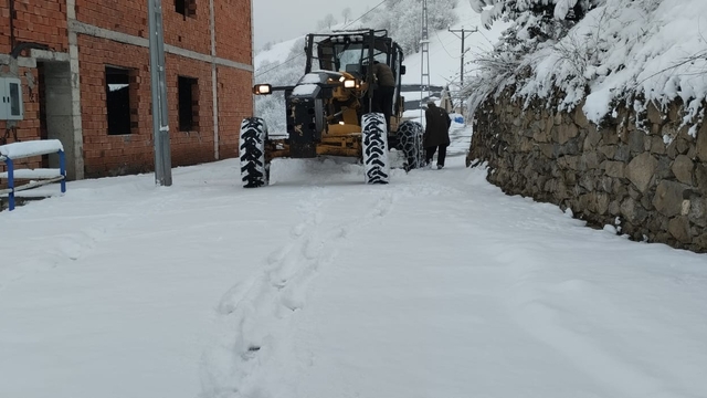 Trabzon'da belediye ekipleri hasta vatandaşın imdadına yetişti