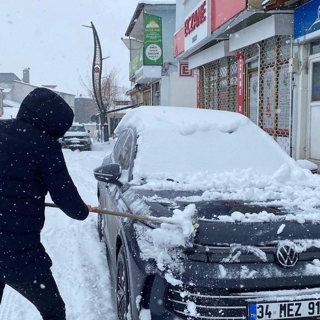 Karlıova, kara teslim oldu
