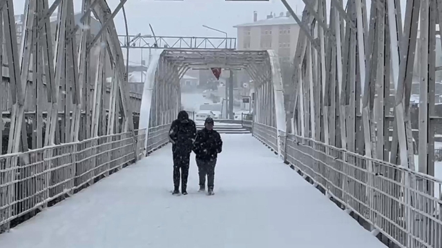 Ardahan'da kar yağışı ulaşımı etkiledi (2)