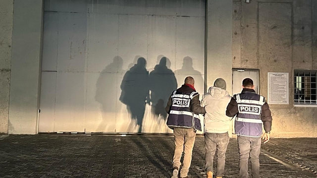 Firari hükümlü, sınır kapısından girerken yakalandı
