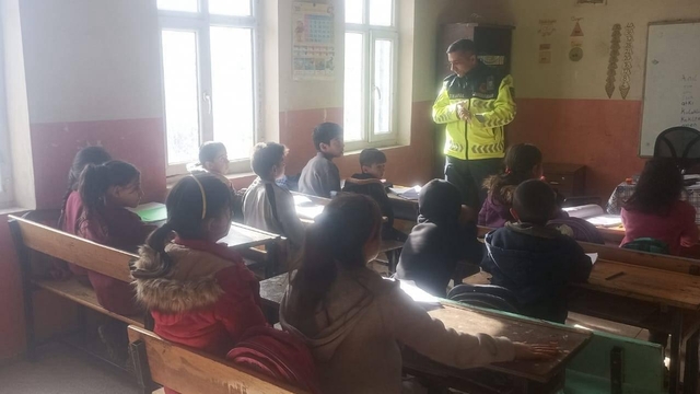 Van'da öğrencilere trafik eğitimi verildi