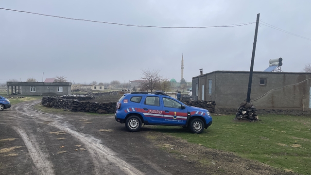 Tartıştığı eşi ve oğlunu öldürdü