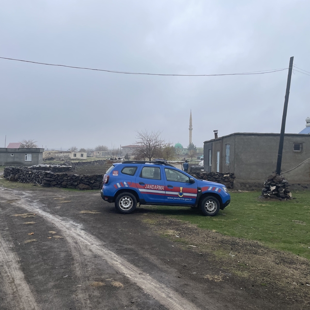 Tartıştığı eşi ve oğlunu öldürdü