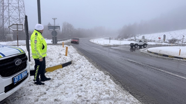 Sakarya, Kocaeli, Düzce, Bolu ve Zonguldak'ta kar yağışı etkili oldu