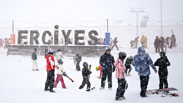 Erciyes'te pistler kayakseverlerle doldu