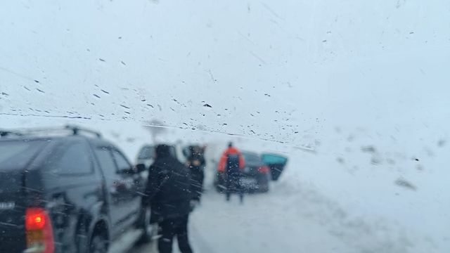 Şırnak'ta "turuncu kod" alarm: 22 araç yollarda kaldı