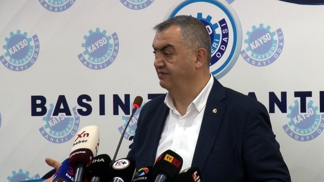 Başkan Büyüksimitci: "Sanayicilerimizin ABD ve Çin arasında başarısı mükemmel"
KAYSO Yönetim Kurulu Başkanı Mehmet Büyüksimitci:
"Kayseri için Uzay, Havacılık ve Savunma İktisat OSB ve Geri Dönüşüm İktisat OSB planımız var"
"Yüzde 27'lik artışla geçinmek zor fakat sanayiciye de zor"
"Akdeniz ve Karadeniz'e demir yolu ulaşımı için bakan beyin açıklamasını bekliyoruz"