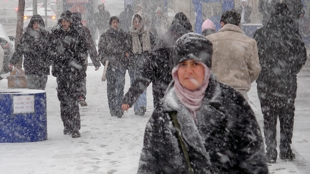 Erzurum'da soğuk hava ve kar yağışı etkili oluyor