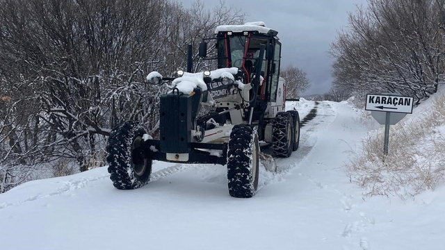 Elazığ'da kapalı köy yolu 103 oldu, ekipler çalışmalarını sürdürüyor