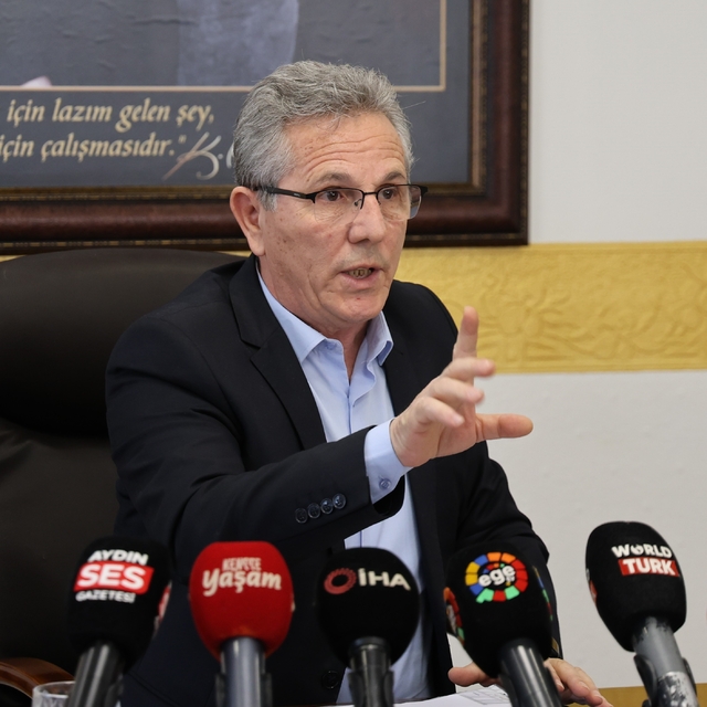 Nazilli Belediyesi'nde "nokta, virgül" soruşturması
Belediye Başkanı Tetik;...