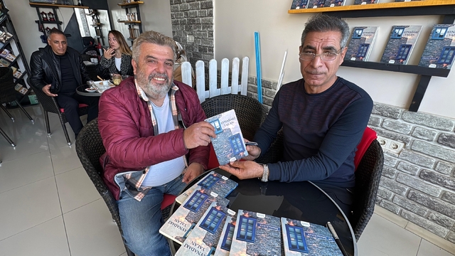 Bodrum'da emekli polis memurundan şiir kitabı imza gününe yoğun ilgi