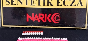 Ekiplerin şüphelendiği şahsın üzerinden uyuşturucu çıktı