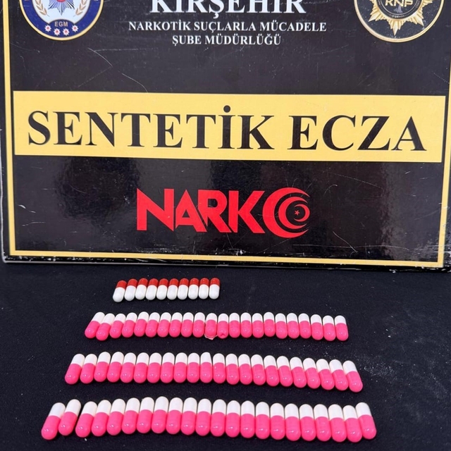 Ekiplerin şüphelendiği şahsın üzerinden uyuşturucu çıktı