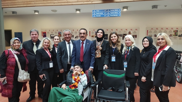 Kırşehir Beyazay Derneği'nden 'Bir Sandalye Bir Umut' projesine katkı