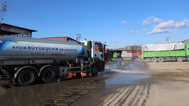 Büyükşehir ekipleri Acarlar Hali'ni temizledi