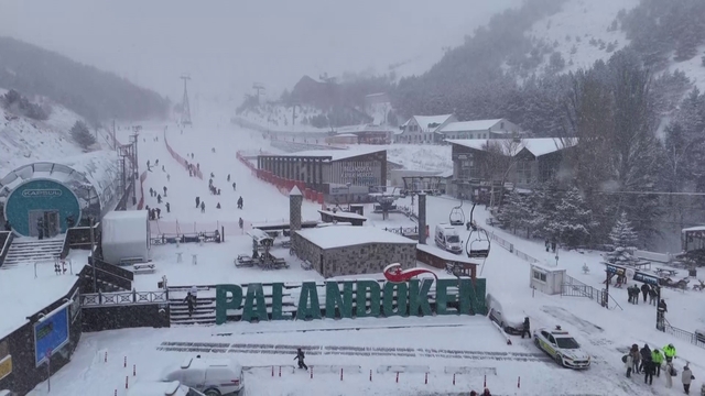 Palandöken'de görsel şölen
Kar kalınlığının 1 metreye ulaştığı Palandöken'de kartpostallık görüntüler oluştu
