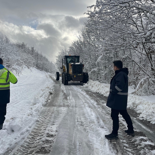 Kar altında sürpriz denetim: Vatandaş Kaymakamı karşısında buldu