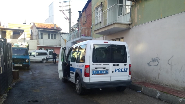 Manisa'da bir kişi tartıştığı eşini bıçakla yaraladı