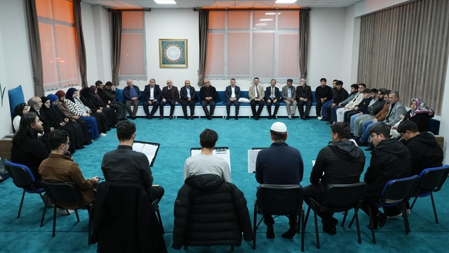 Rektör Kırışık İlahiyat Fakültesi Arapça hazırlık öğrencileriyle buluştu