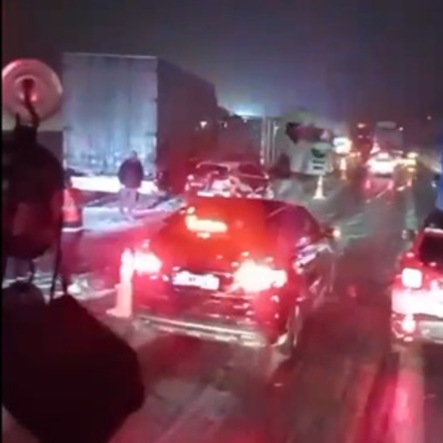 Bolu Dağı Tüneli çıkışında 6 aracın karıştığı zincirleme kaza kamerada