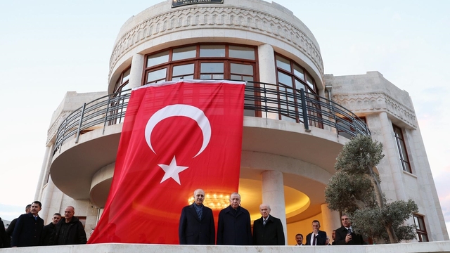 Cumhurbaşkanı Erdoğan: Sözlerimizi tutmanın bahtiyarlığıyla aziz milletimizin karşısındayız (2)