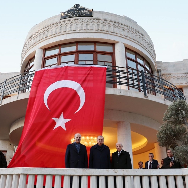 Cumhurbaşkanı Erdoğan: Sözlerimizi tutmanın bahtiyarlığıyla aziz milletimiz...