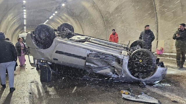 Yüksekova'da trafik kazası: 3 yaralı