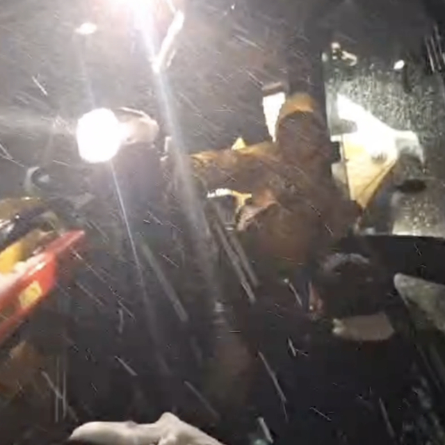 Rahatsızlanan çocuk, ekiplerin kapanan mezra yolunu açmasıyla hastaneye ula...