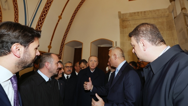 Cumhurbaşkanı Erdoğan'ın butona basmasıyla tarihin aydınlatılan ilk caddesi olan Kurtuluş Caddesi'nde yeniden ışıklar yandı