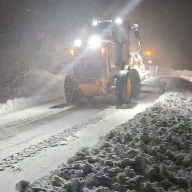 Siirt-Bitlis kara yolu, kar nedeniyle ağır tonajlı araçların geçişine kapat...