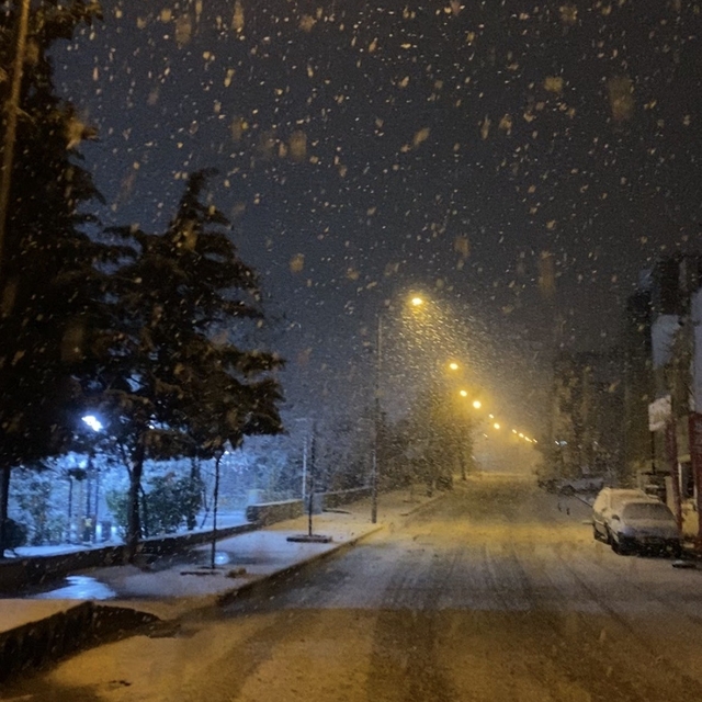 Mardin'de mevsimin ilk karı yağdı