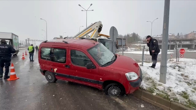 Domaniç'te trafik kazası: 4 yaralı
