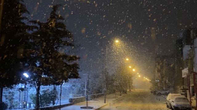 Mardin'de mevsimin ilk karı yağdı