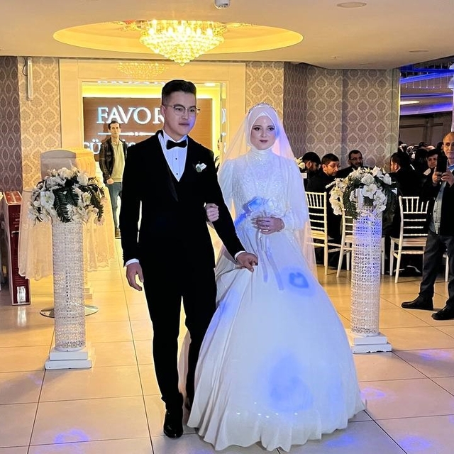 Sosyal medyada gündem olan çift dünyaevine girdi