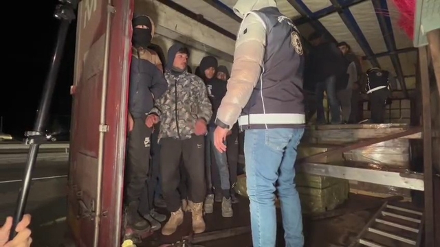 Kaçak göçmenlerin umuda yolculuğu Erzurum'da bitti
Erzurum'da göçmen kaçakçılarına geçit yok