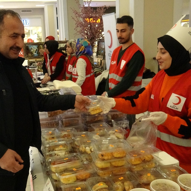 Erzurum Kızılay'dan Gazze ve Sudan için hayır kermesi