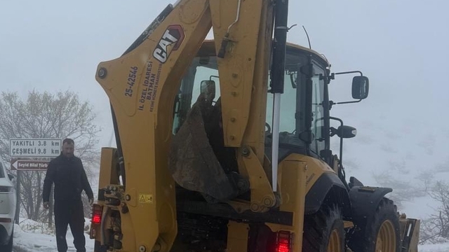 Batman'da kardan kapanan 3 köy yolu ulaşıma açıldı