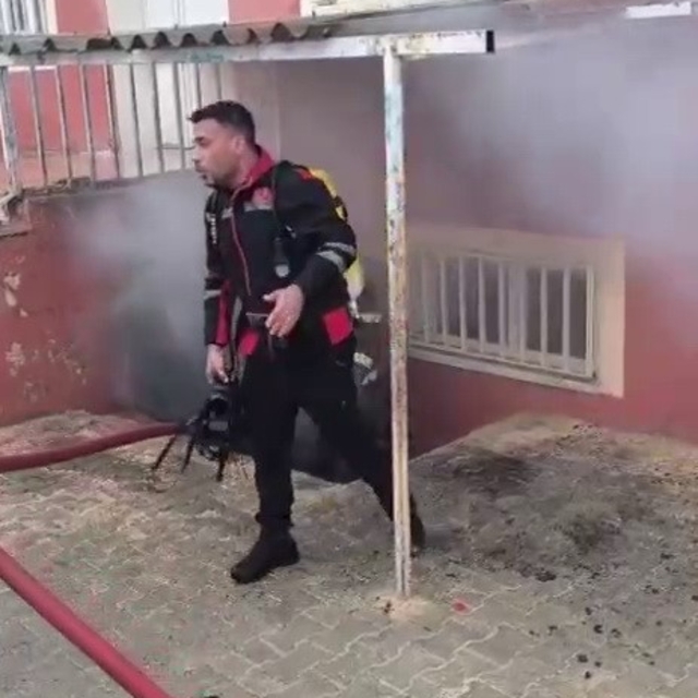 Okulun bodrum katında korkutan yangın