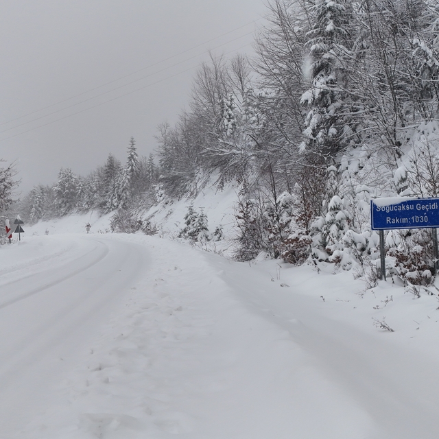Bartın'da zirvede kar manzarası