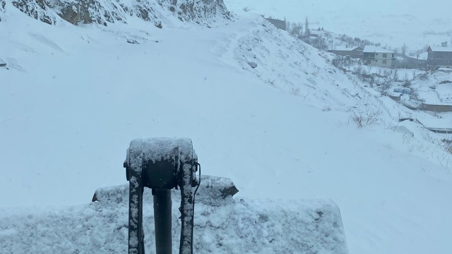 Hakkari'de 96 köy ve 205 mezra yolu ulaşıma kapandı