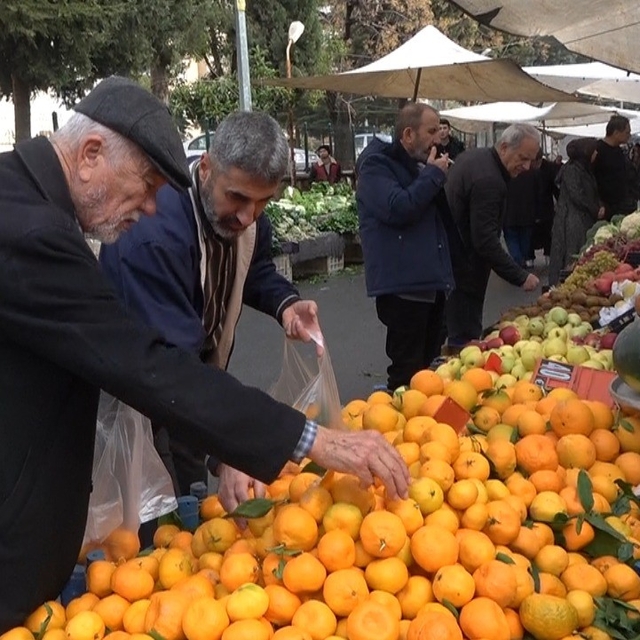 Semt pazarlarında kış yoğunluğu