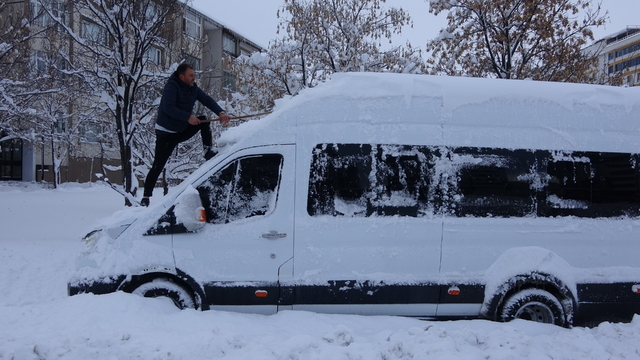 Bitlis'te kar nedeniyle 290 köy yolu ulaşıma kapandı