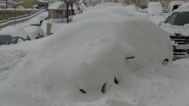 Hakkari'de yolu kardan kapanan köydeki astım hastası, hastaneye ulaştırıldı
