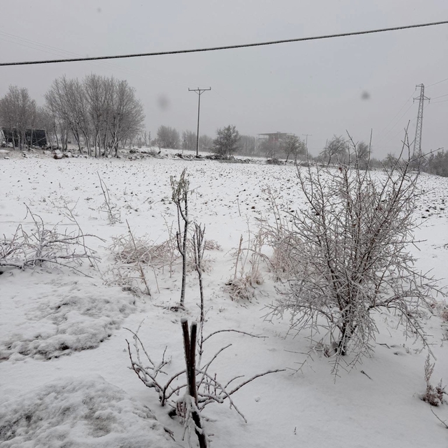 Çermik'e mevsimin ilk karı yağdı
