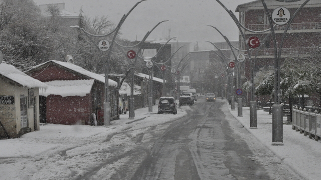 Çukurca'da kar etkili oldu