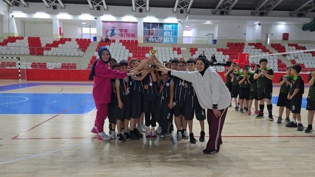 Bilecik'te küçük erkekler voleybol müsabakaları tamamlandı