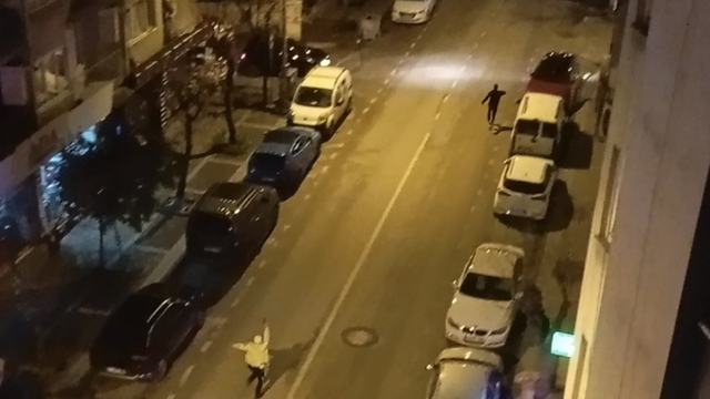 Alkollü sürücü önce araçla sonra koşarak kaçtı: Polis havaya defalarca ateş açtı, yine durmadı
Nefes kesen kovalamaca kamerada